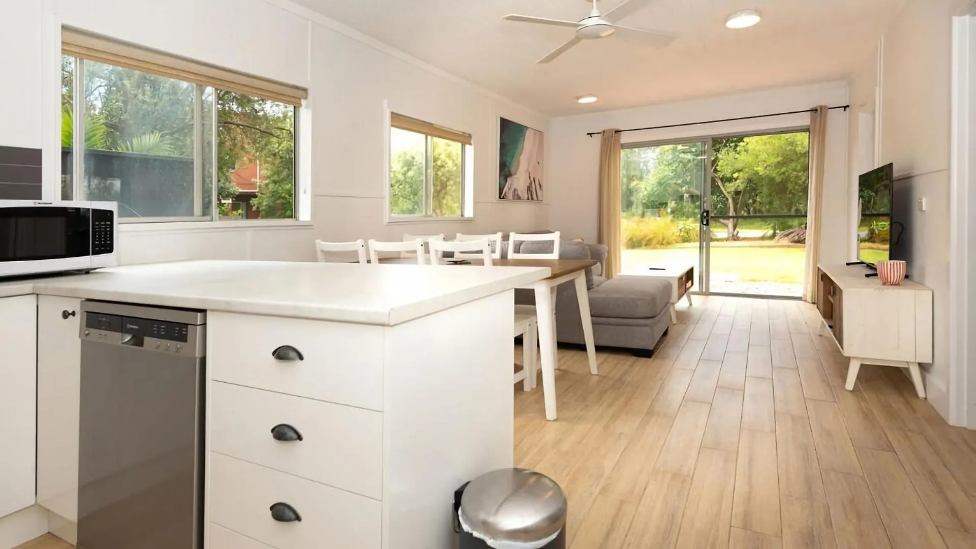 Blissful Beachfront Apartment Broulee Australia