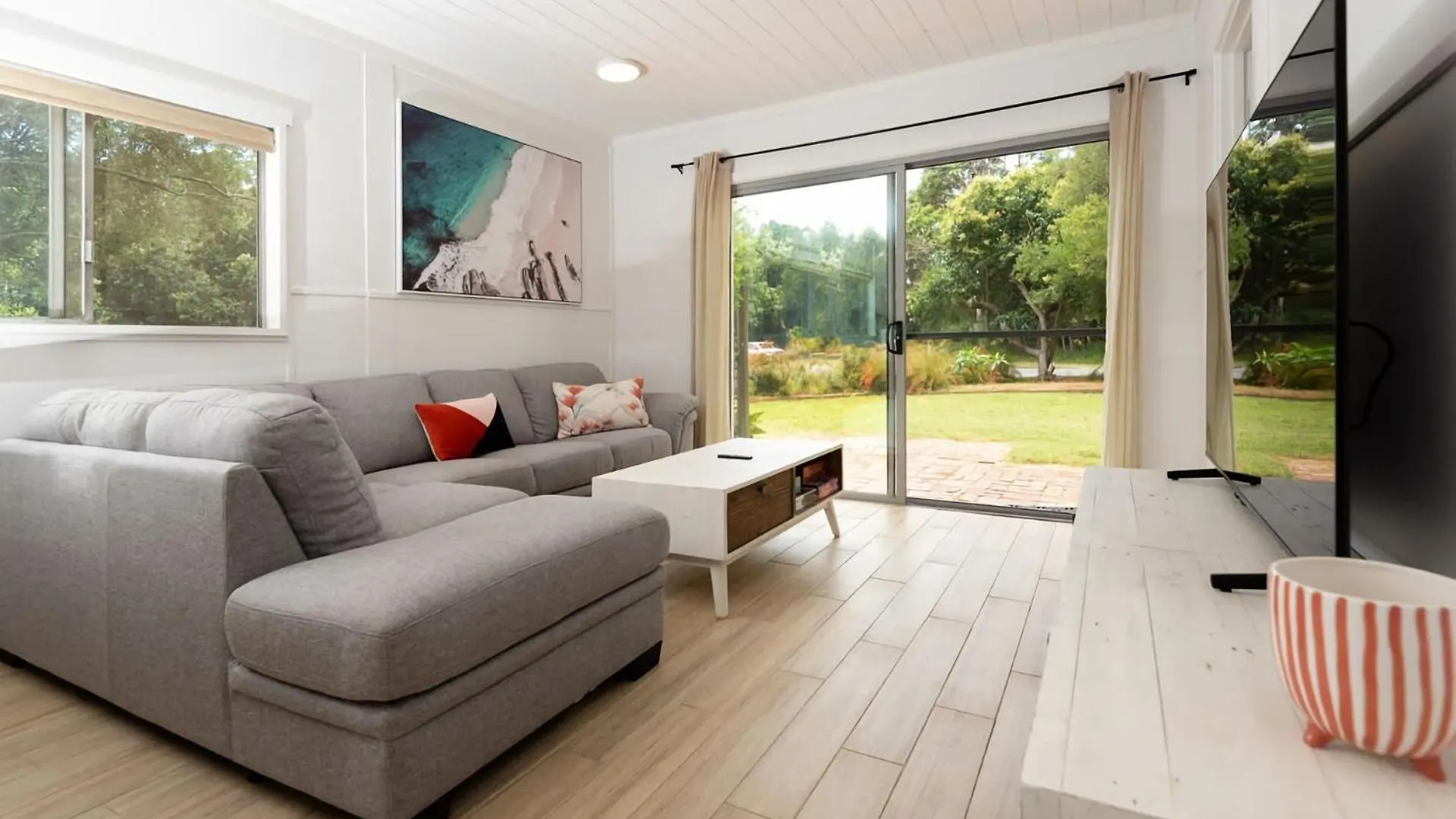 Blissful Beachfront Apartment Broulee
