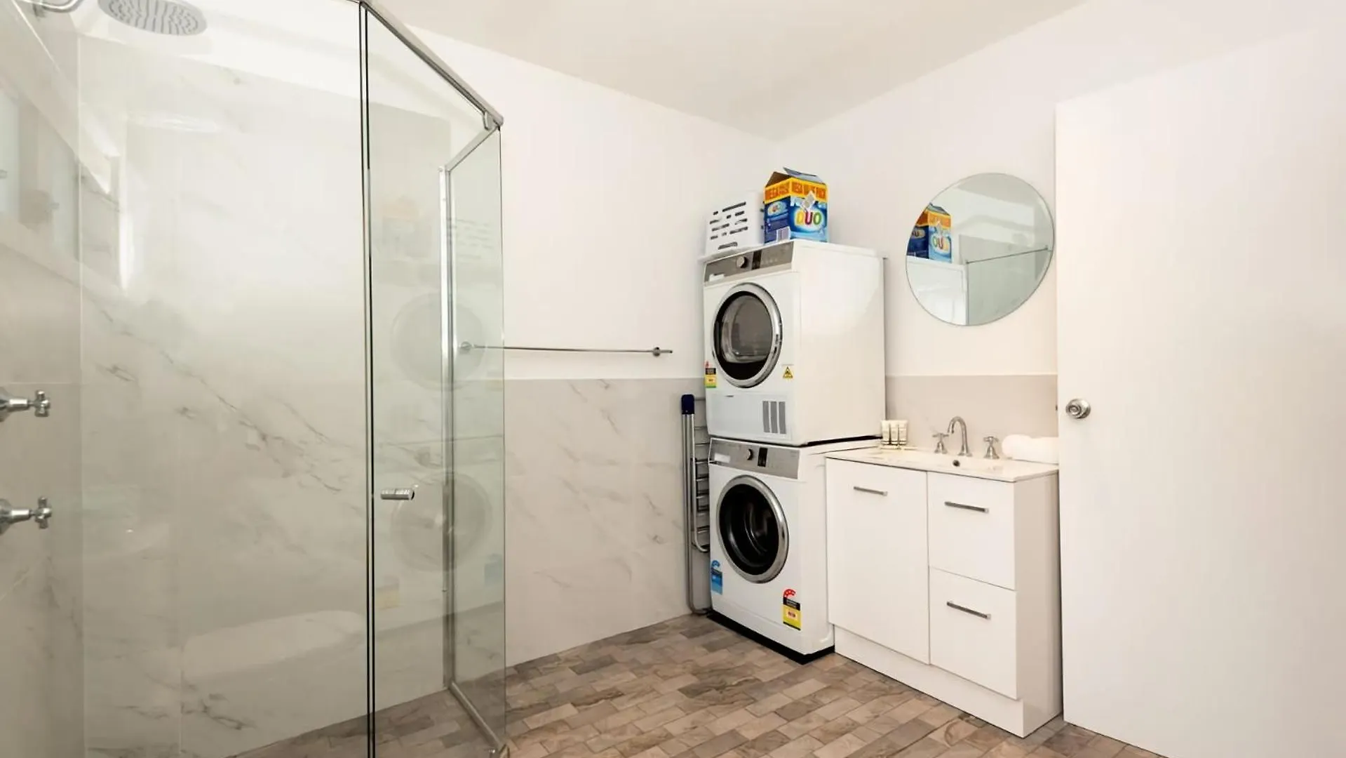 펜션 Blissful Beachfront Apartment 브룰리